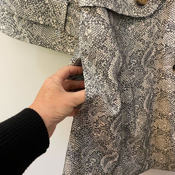 Cabi Camille Coat Gray Snakeskin Print Women Size L - Picture 10 of 12